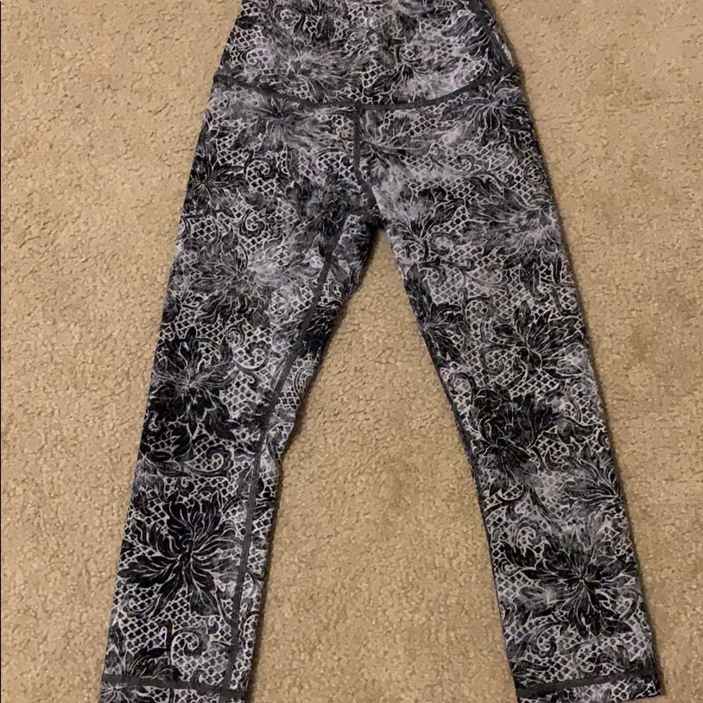 Lululemon workout leggings size 4